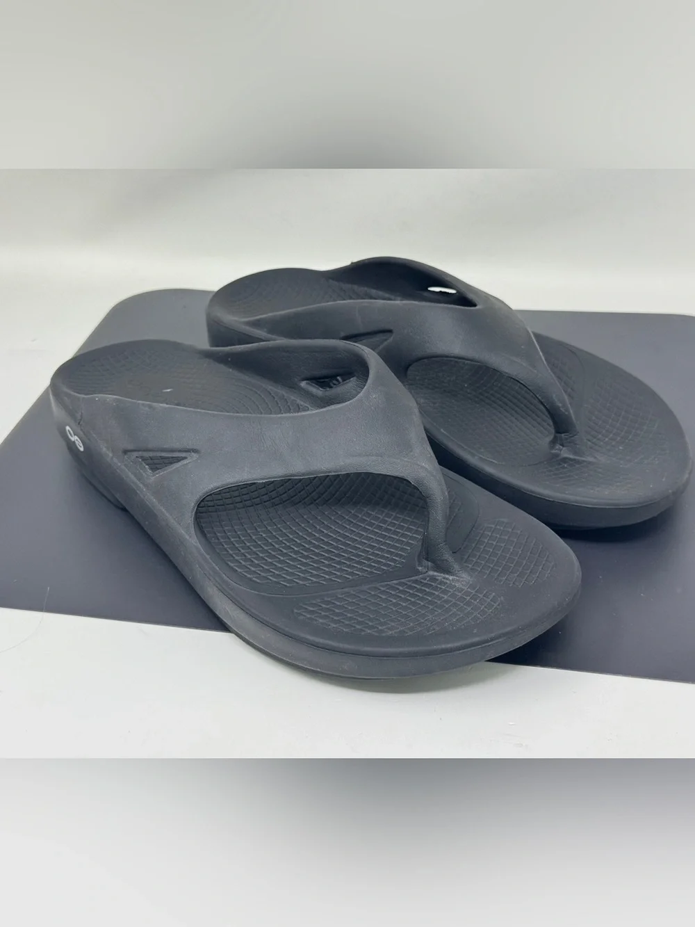 OOFOS Black Original Foam Flip Flop Sandals size 9
